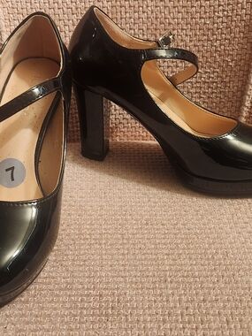 TOP Moda Black Patent Mary Jane Block Heels